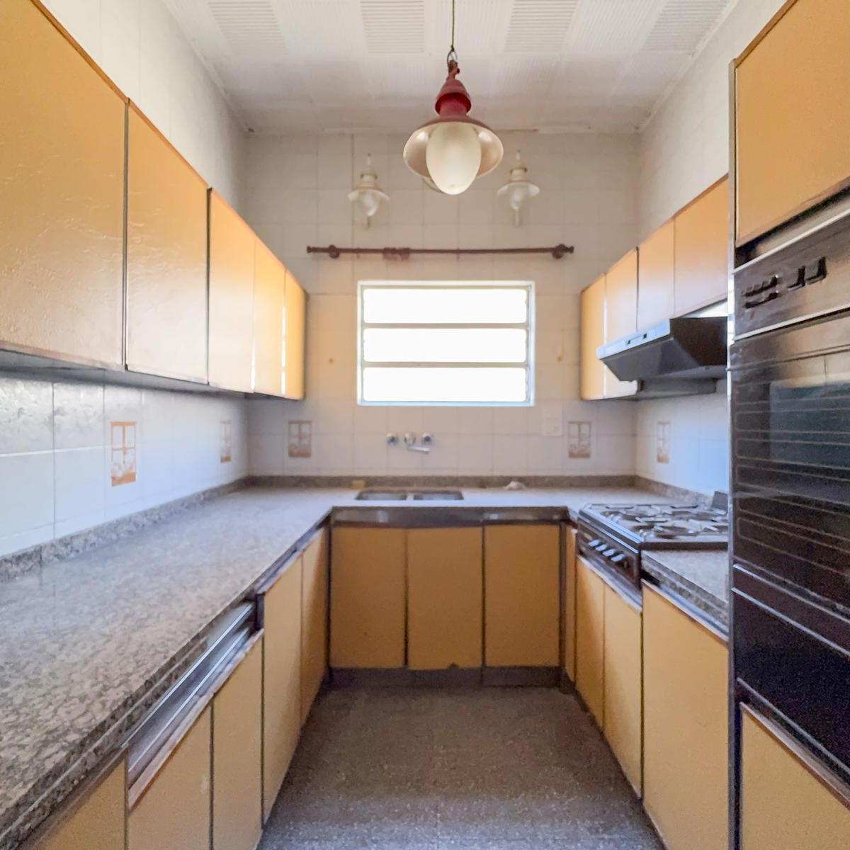 Casa 3 Dorm., Cocina Separada, Enorme Jardin, Abasto 3