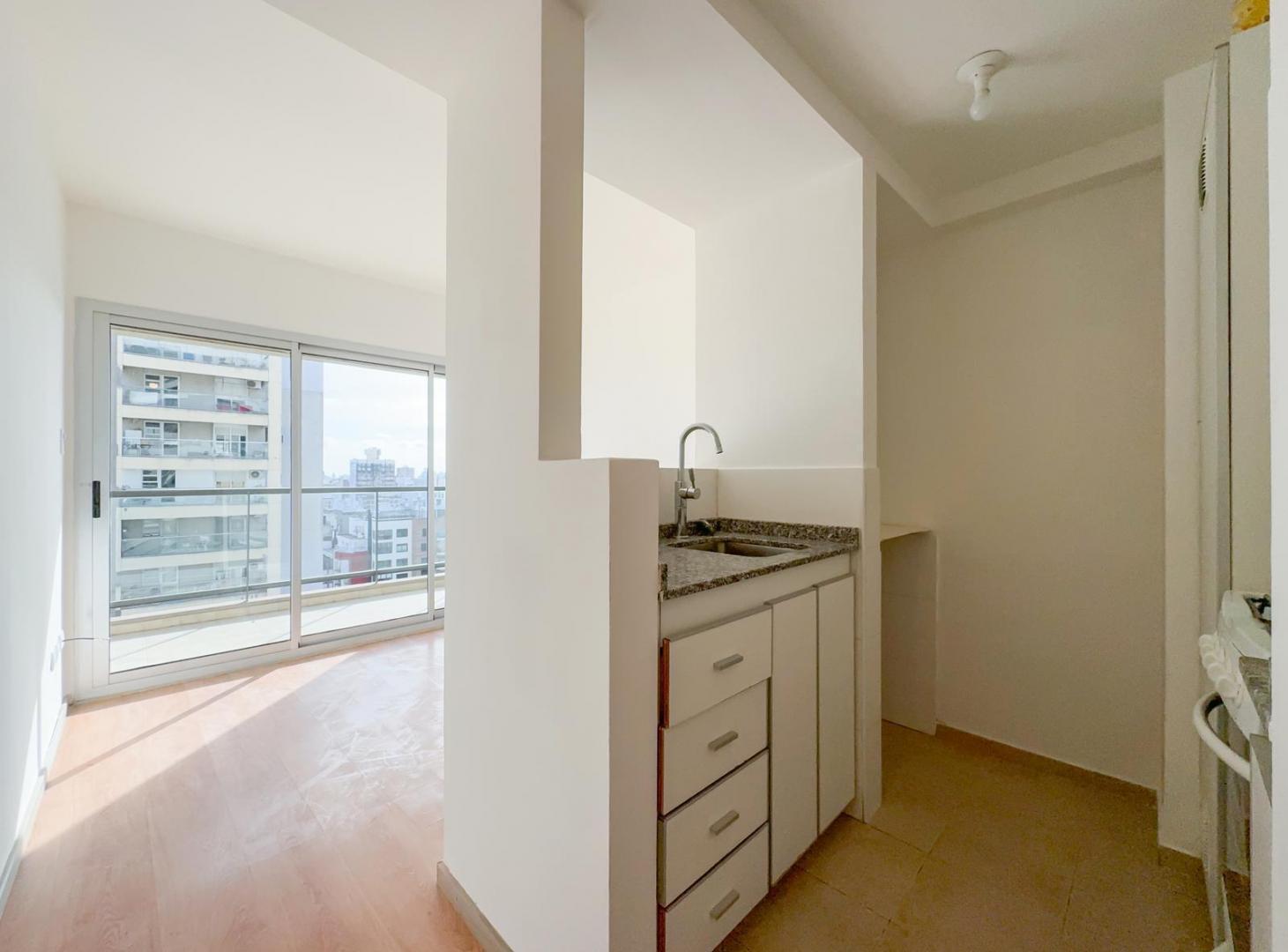 Monoambiente, dividido, balcon, vista parcial rio, Martin