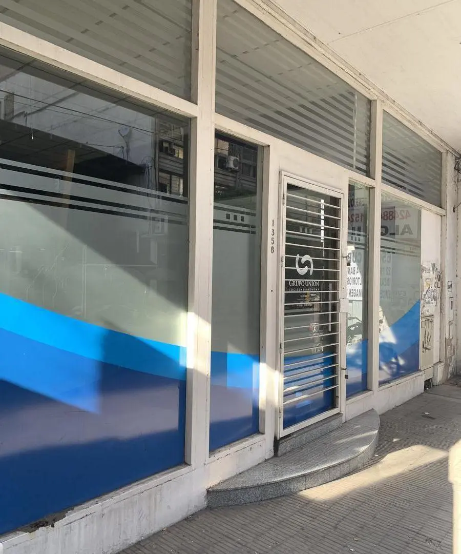 Importante local de 650mts2, vidriera al frente, la mejor ubicacion en pleno Centro 2