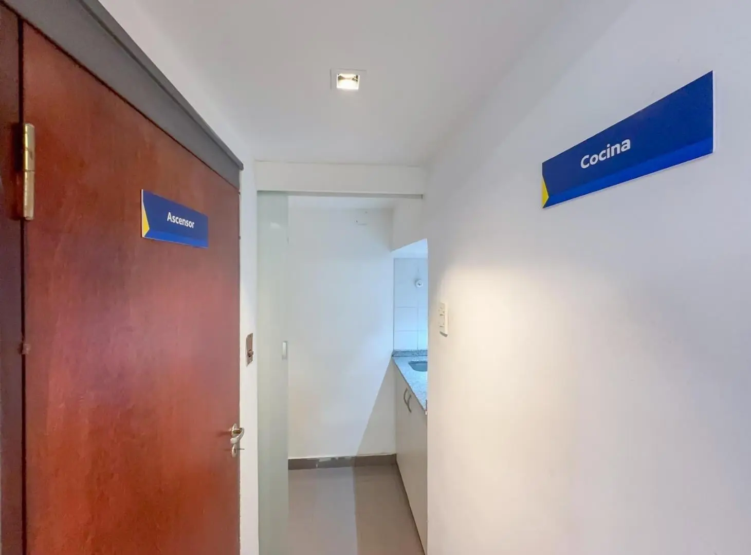 Local comercial en alquiler, 6mts de vidriera, ascensor, 2 plantas, Lourdes 4