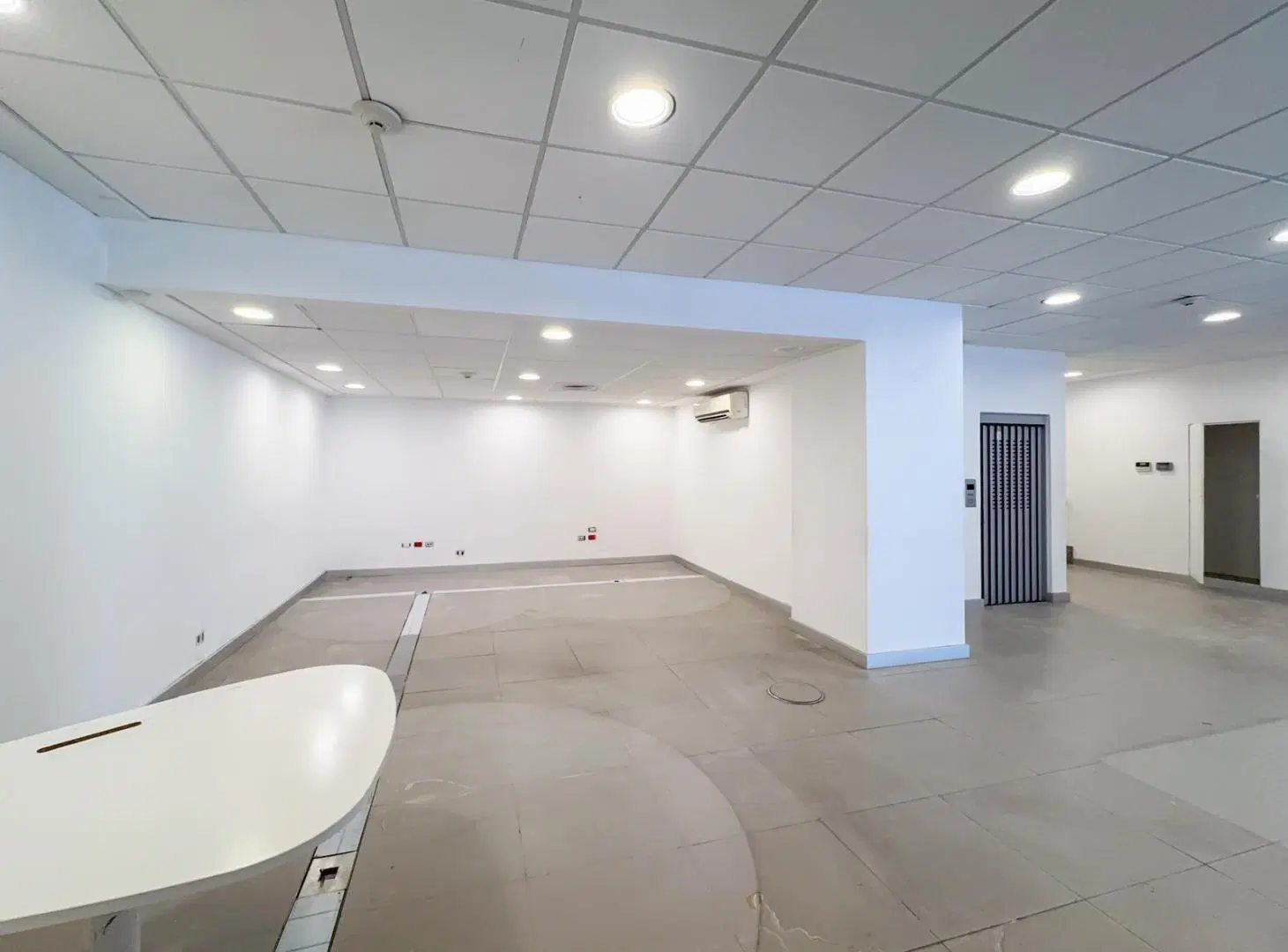 Local en esquina en alquiler, 2 plantas, 480m2, calle Pellegrini, Centro 4