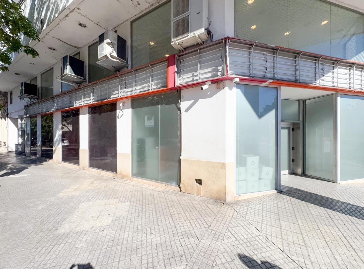 Foto de Local en esquina en alquiler, 2 plantas, 480m2, calle Pellegrini, Centro, imagen 5