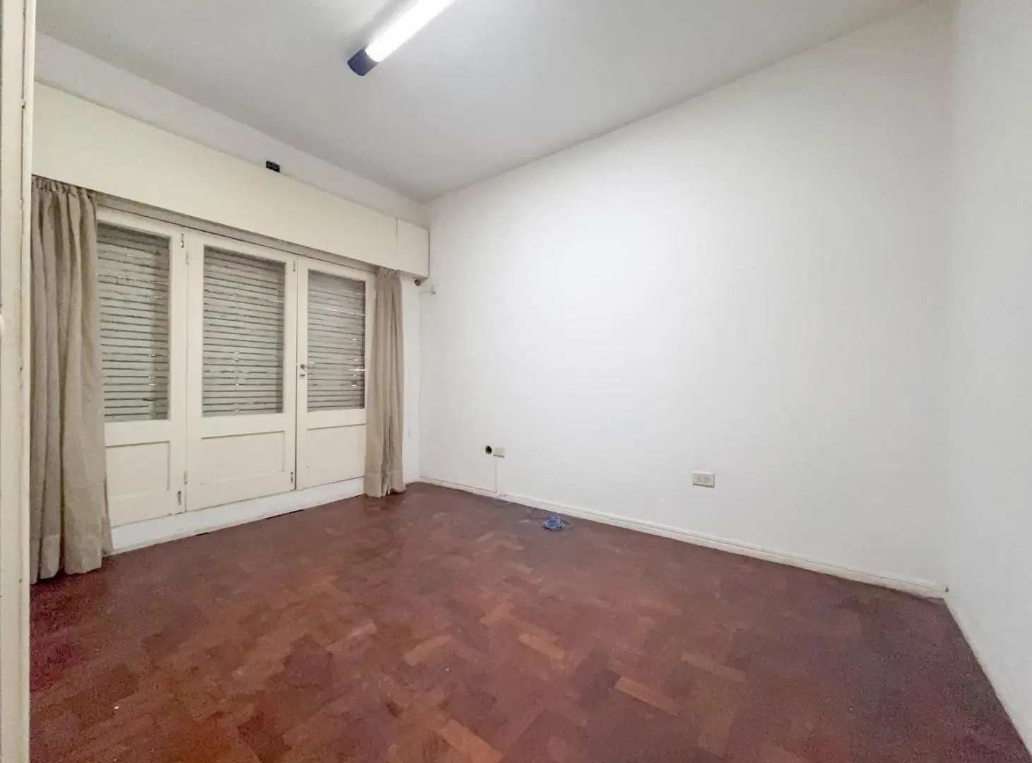 Oficina en alquiler sobre calle oroño, pasos tribunales, sanatorios, zona centro 4