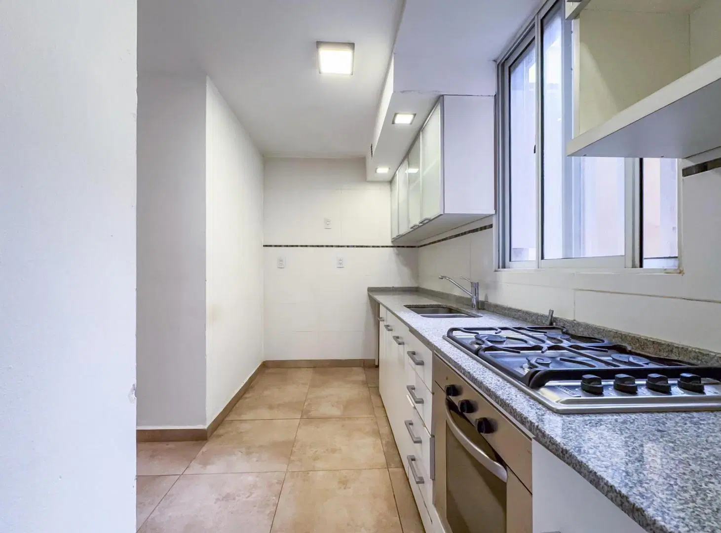 Departamento 2 dormitorios, cocina separada, balcon, centro 2