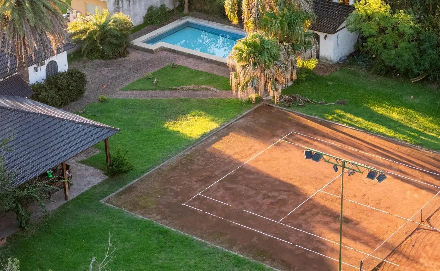 Casa 2 dormitorios, terreno 2300 mt2, excelente ubicacion, funes 1