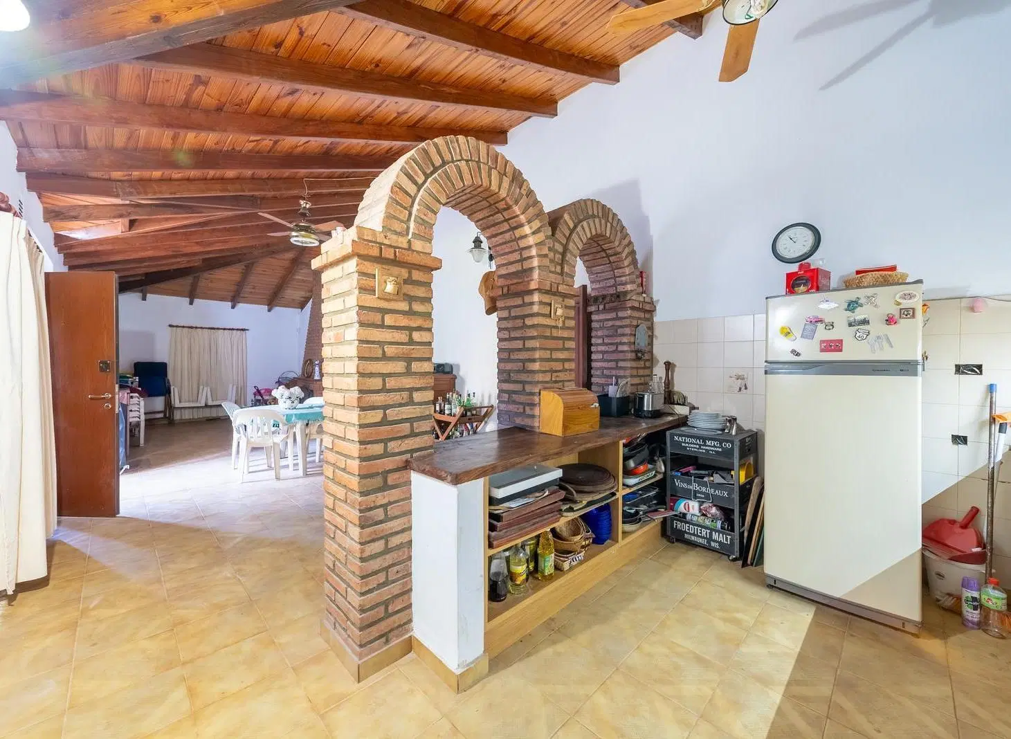 Casa 2 dormitorios, terreno 2300 mt2, excelente ubicacion, funes 5