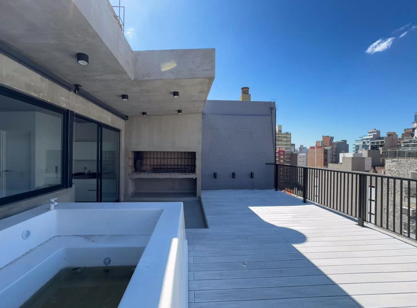 Departamento 1 dormitorio, balcon frente, amenities, zona Rio 3