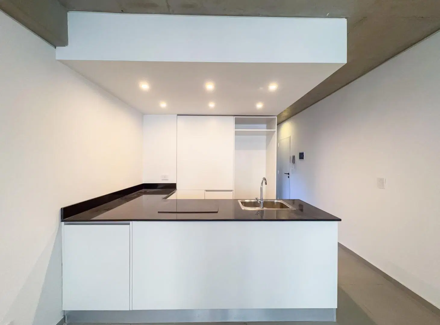 Departamento 1 dormitorio, balcon frente, amenities, zona Rio 5