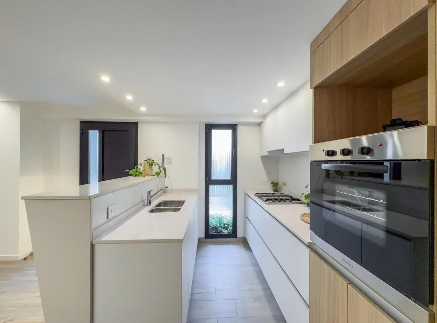 Casa de pasillo, 3 dormitorios, patio, suite, lourdes 2