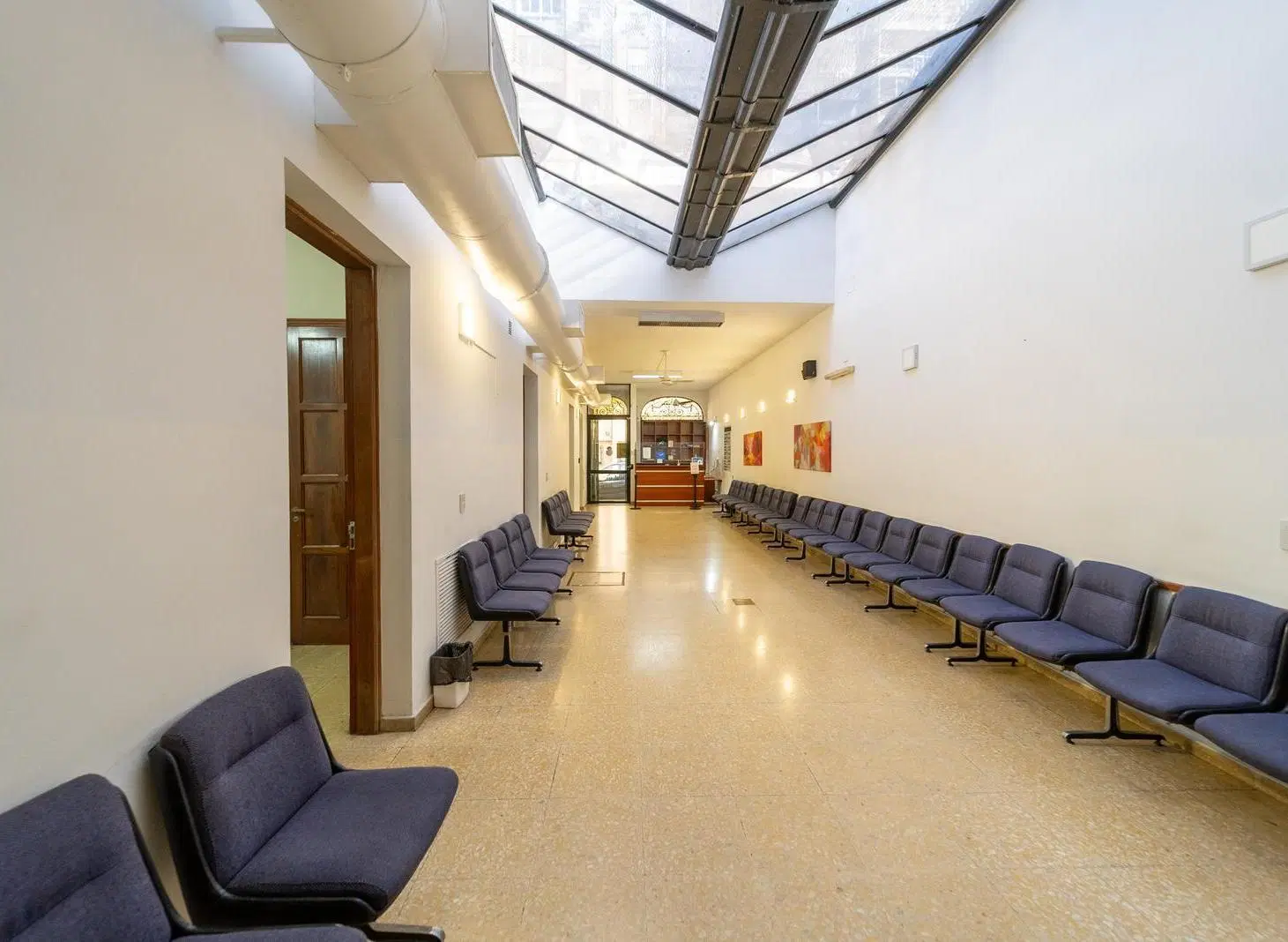 Local comercial, 2 plantas, terraza, varias oficinas/consultorios, Centro 4