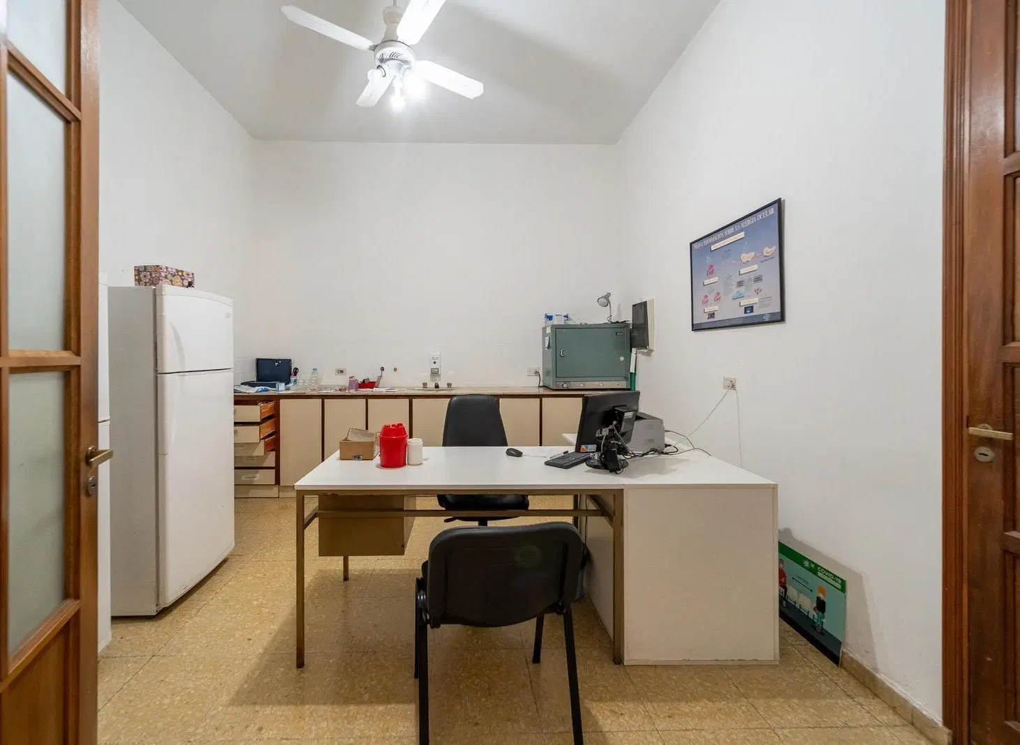 Local comercial, 2 plantas, terraza, varias oficinas/consultorios, Centro 5