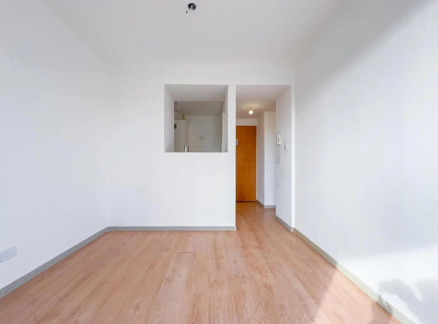 Monoambiente, dividido, balcon, vista parcial rio, Martin 8