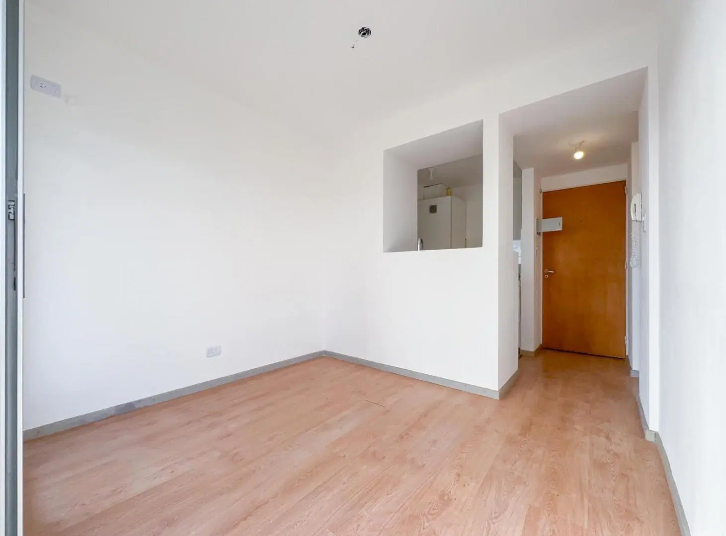 Monoambiente, dividido, balcon, vista parcial rio, Martin 4