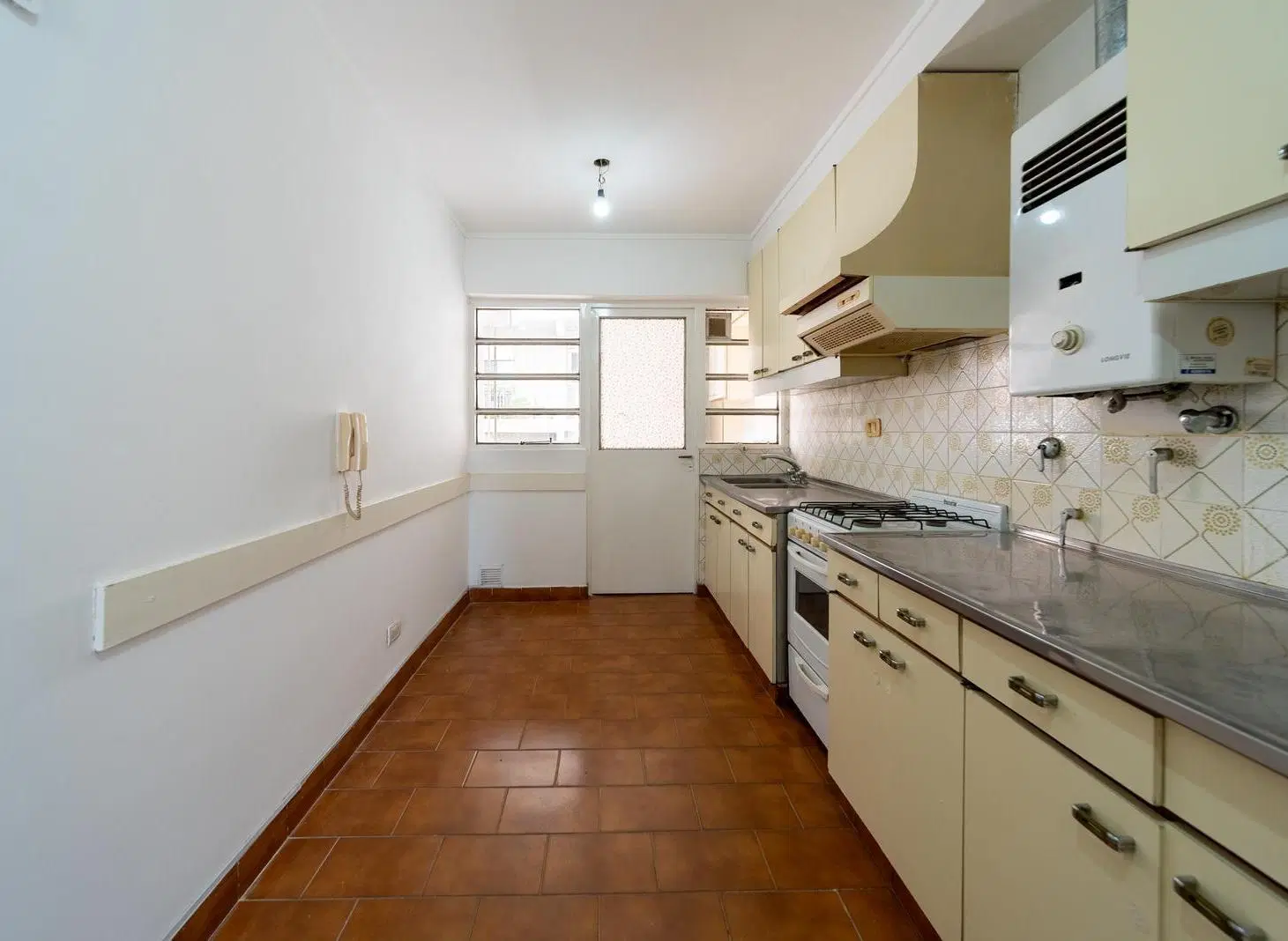 Departamento 2 dormitorios, cocina separada, balcon, centro 3