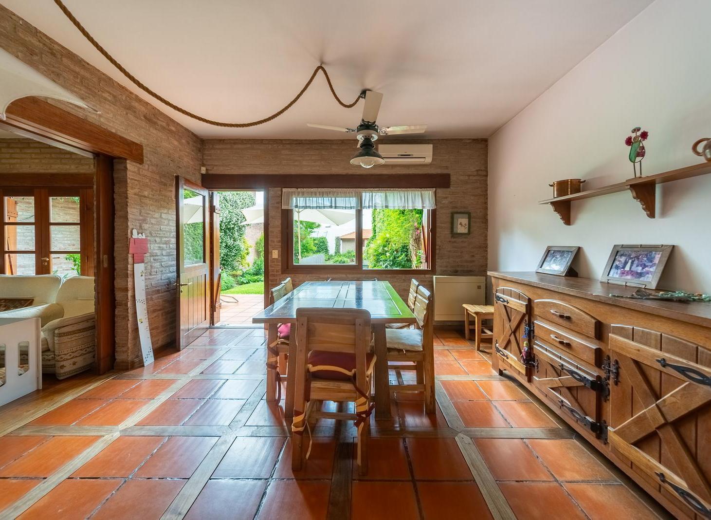 Foto de Casa 5 dormitorios, jardin, pileta, cochera, Abasto, imagen 3