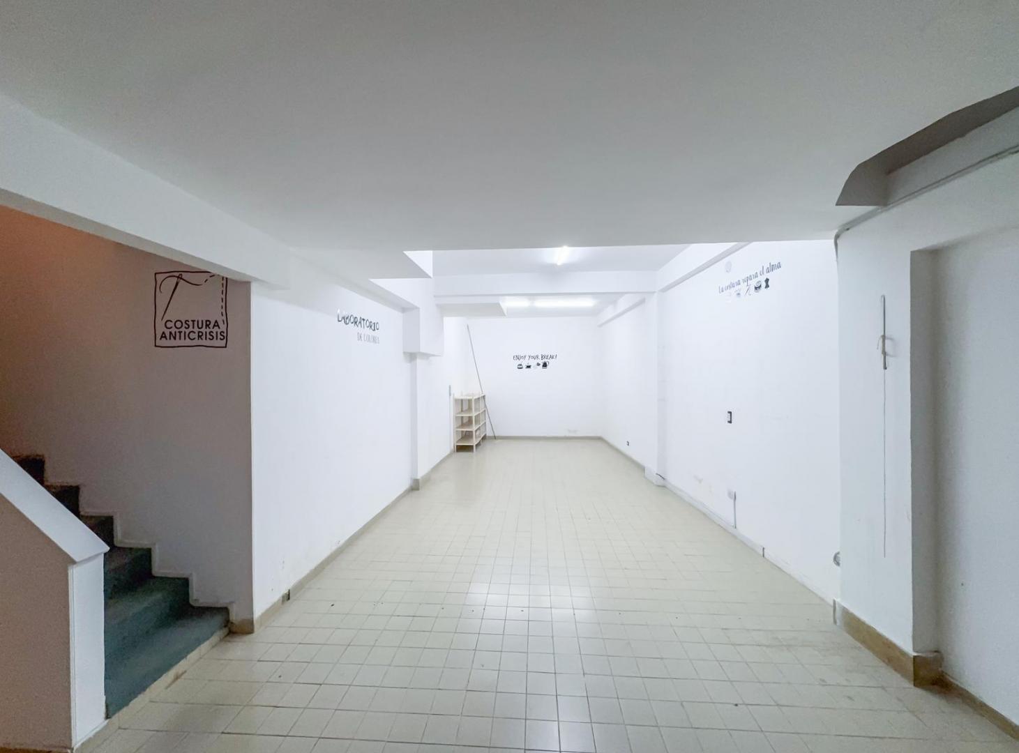 Foto de LOCAL COMERCIAL FRENTE VIDRIADO ZONA CENTRO, imagen 2