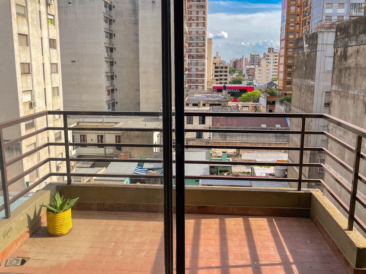 Foto de Departamento 2 dormitorios con cocina separada y balcón al frente en, imagen 4