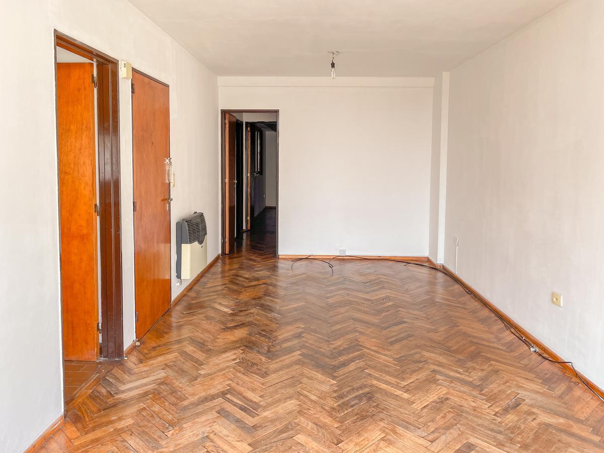 Foto de Departamento 2 dormitorios con cocina separada y balcón al frente en, imagen 1