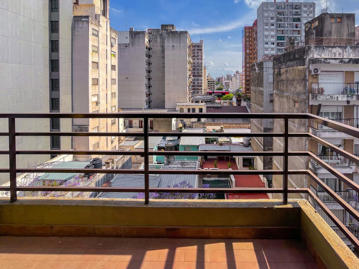 Foto de Departamento 2 dormitorios con cocina separada y balcón al frente en, imagen 3