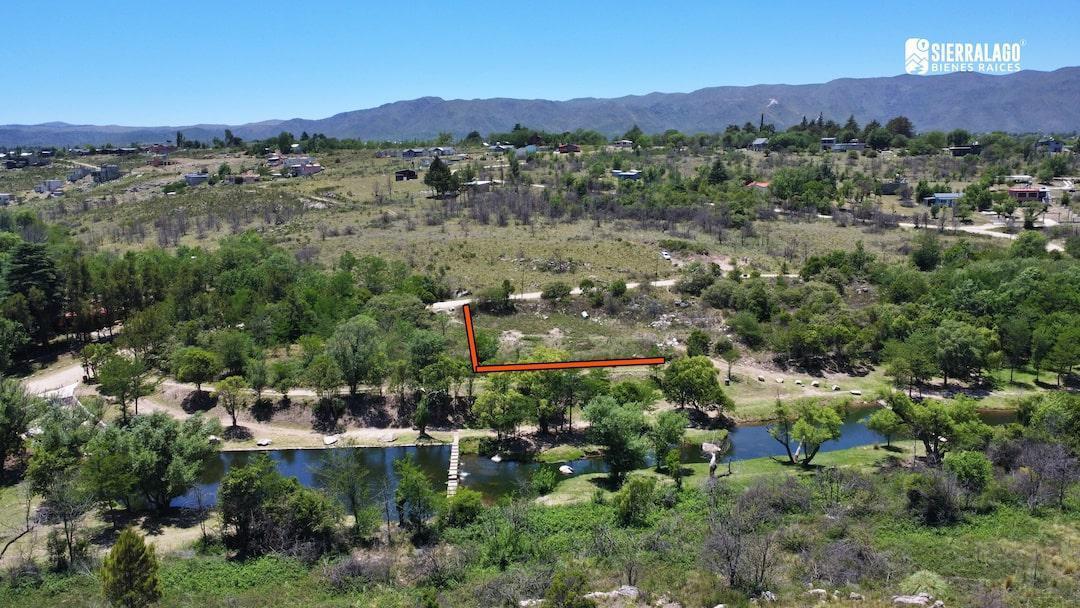 Lote en Villa Giardino con costa al arroyo