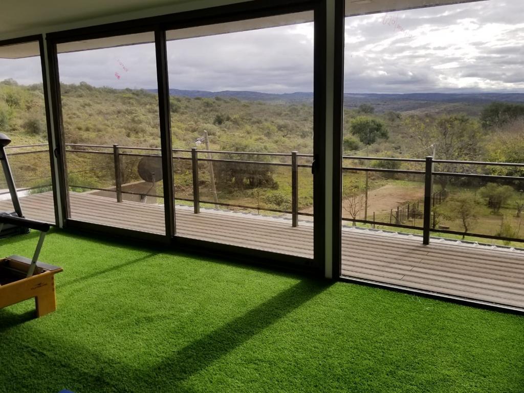 Vendo Casa de Categoria con Quincho y Pileta 1