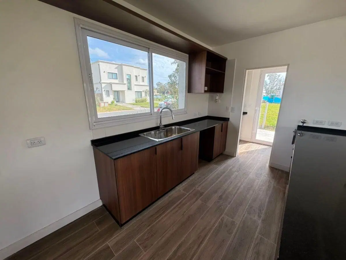 casa 5 ambientes 177 m2 barrio santa sofia pilar del este 2