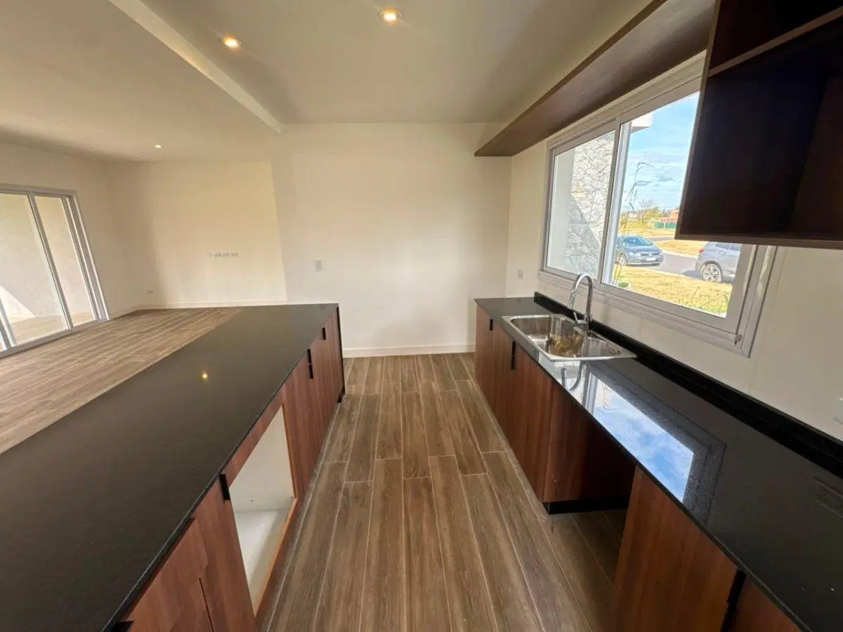 casa 5 ambientes 177 m2 barrio santa sofia pilar del este 8