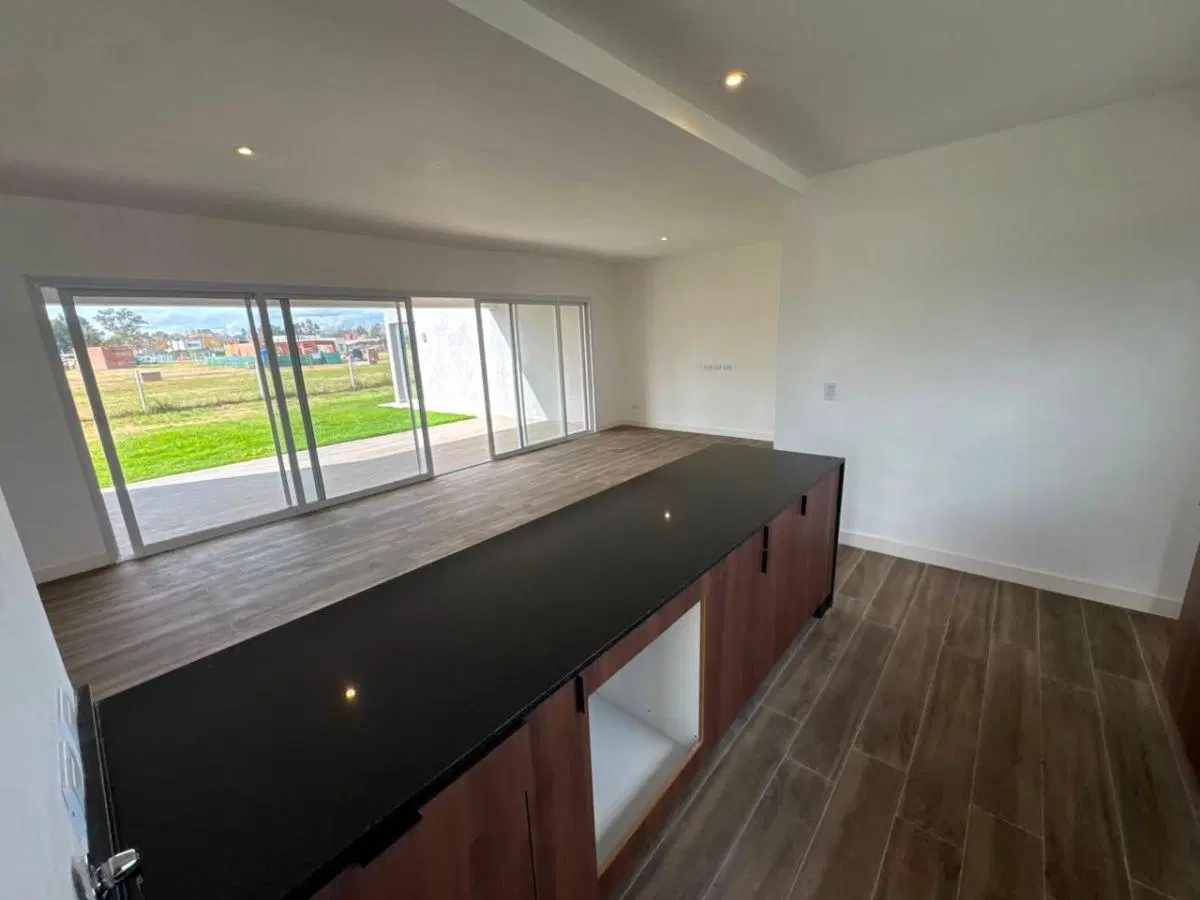 casa 5 ambientes 177 m2 barrio santa sofia pilar del este 4