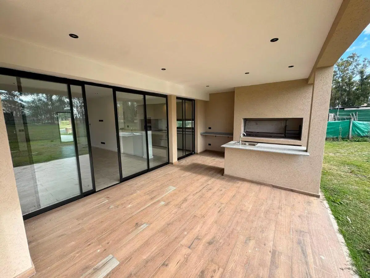 casa 4 ambientes barrio santa sofia pilar del este 4