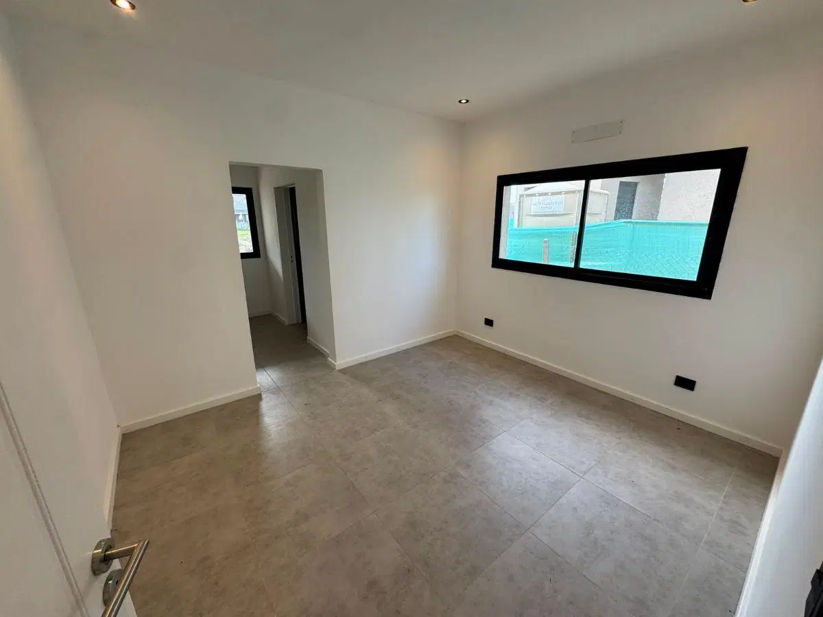 casa 4 ambientes barrio santa sofia pilar del este 3