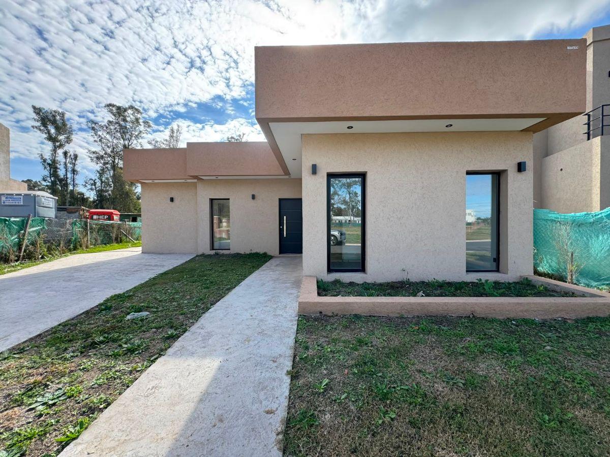 casa 4 ambientes barrio santa sofia pilar del este