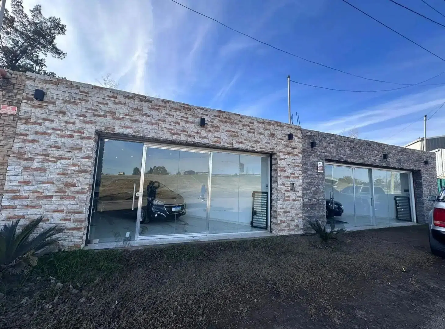 ALQUILER, LOCAL COMERCIAL CON AMPLIO ESTACIONAMIENTO EN KM 41 1