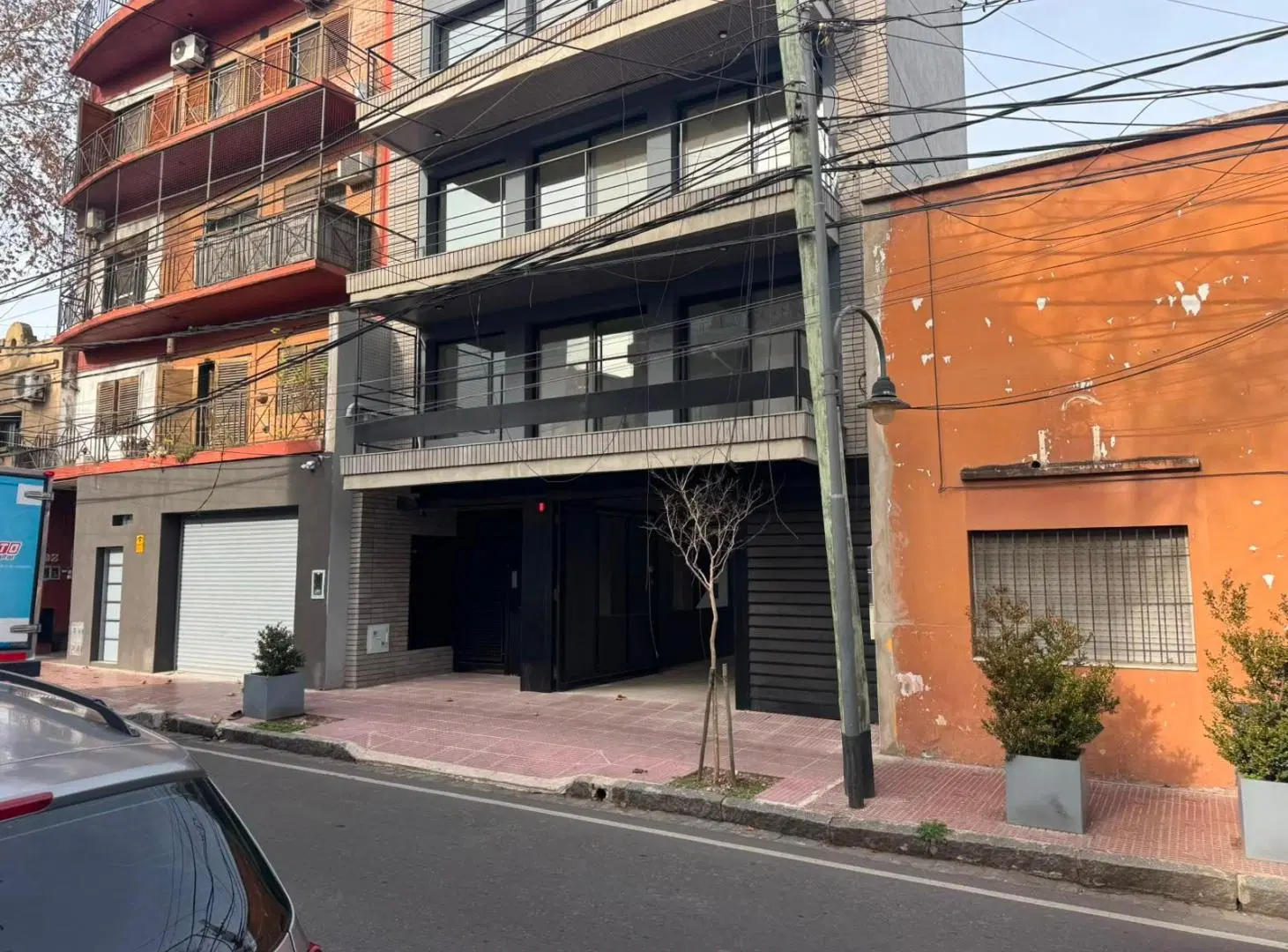 ALQUILER DEPTO DOS AMBIENTES CON TERRAZA PROPIA, EN VICTORIA 2