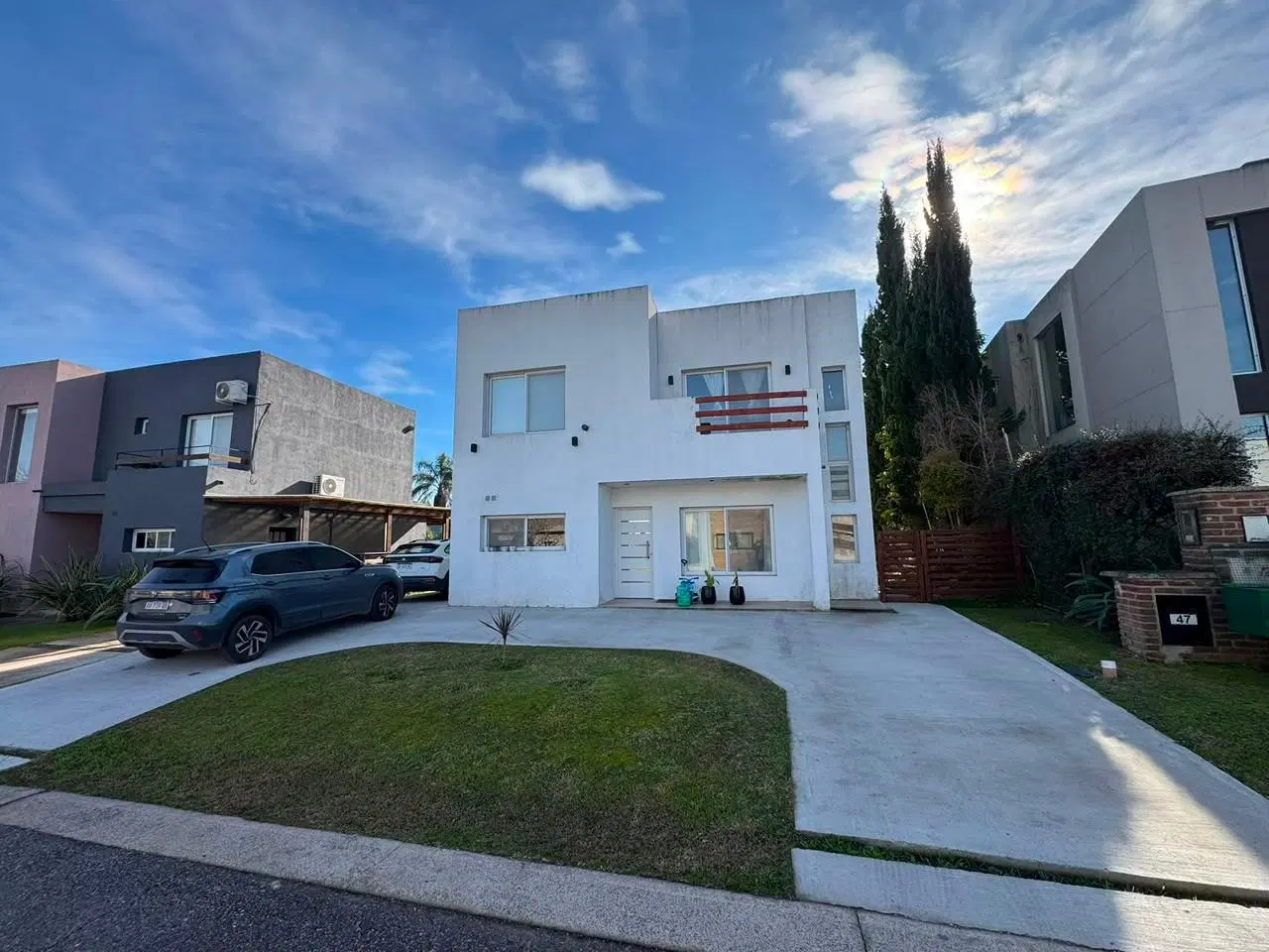 ALQUILER CASA EN DOS PLANTAS, EN BARRIO LOS TILOS, COMPLEJO LA CAÑADA 1
