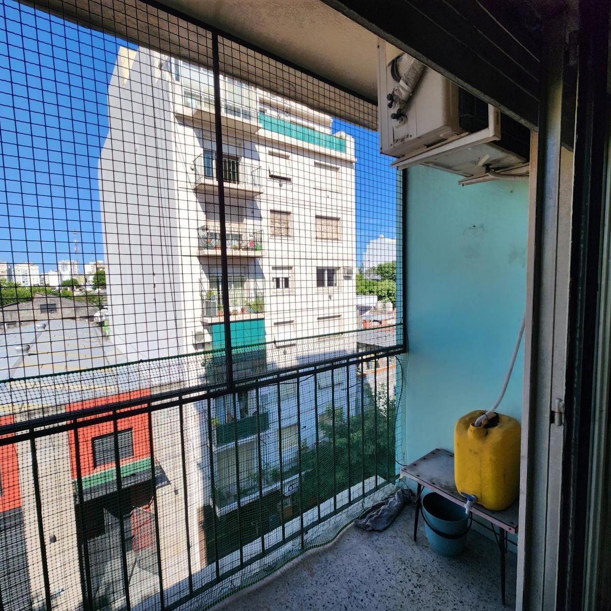 Hermoso 4 Ambientes y Dependencia - Frente 2 Balcones - Super Luminoso 2