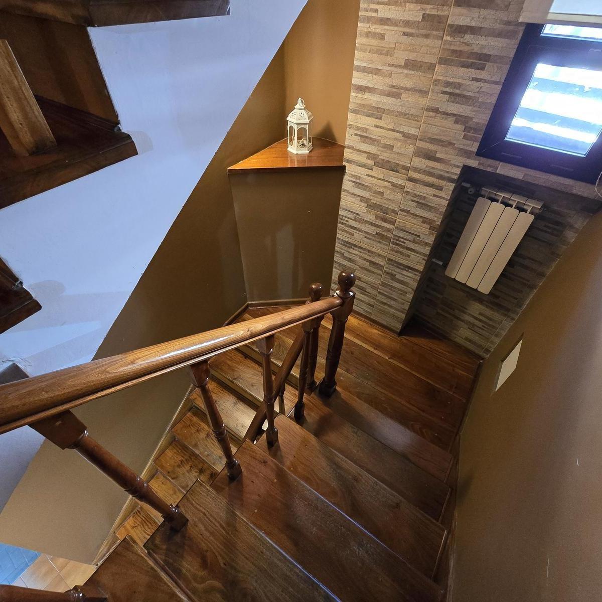Excelente Casa de 5 Ambientes de 3 Plantas - Patio/parrilla - Terraza 4