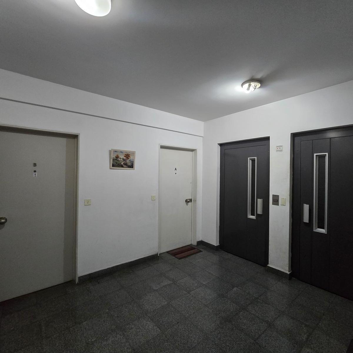 Departamento 3 Ambientes - Cochera - Al Frente con Balcon 4