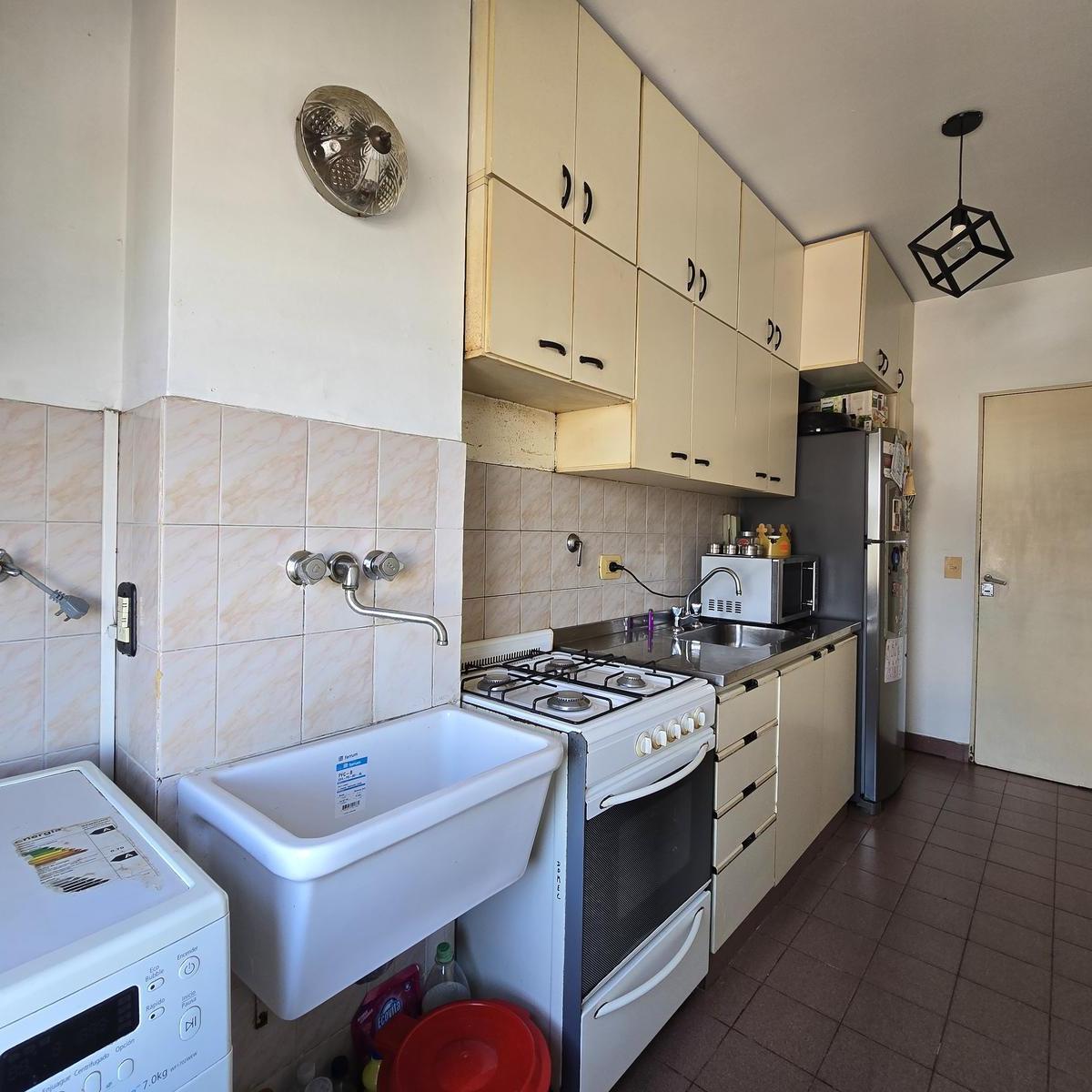 Departamento 3 Ambientes - Cochera - Al Frente con Balcon 5