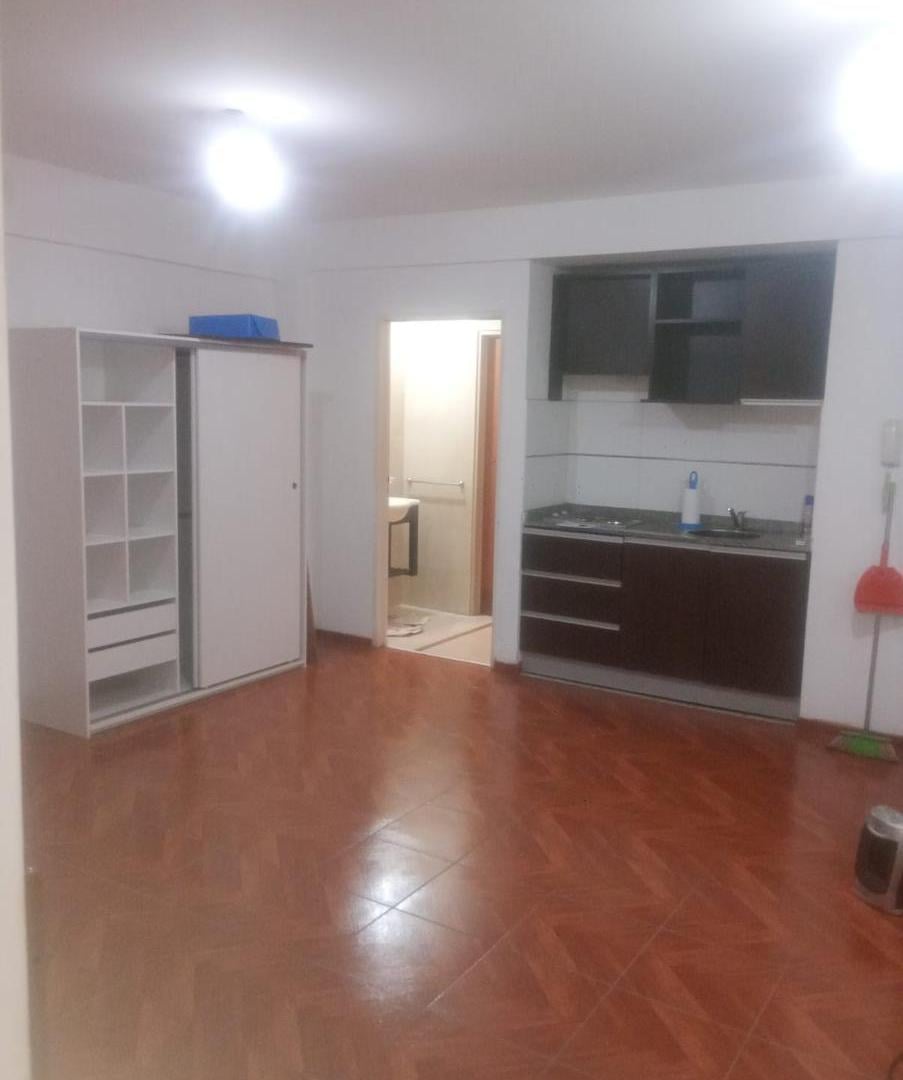 DEPARTAMENTO MONOAMBIENTE EN ALQUILER EN CABALLITO CON PATIO Y EXCELENTE ESTADO