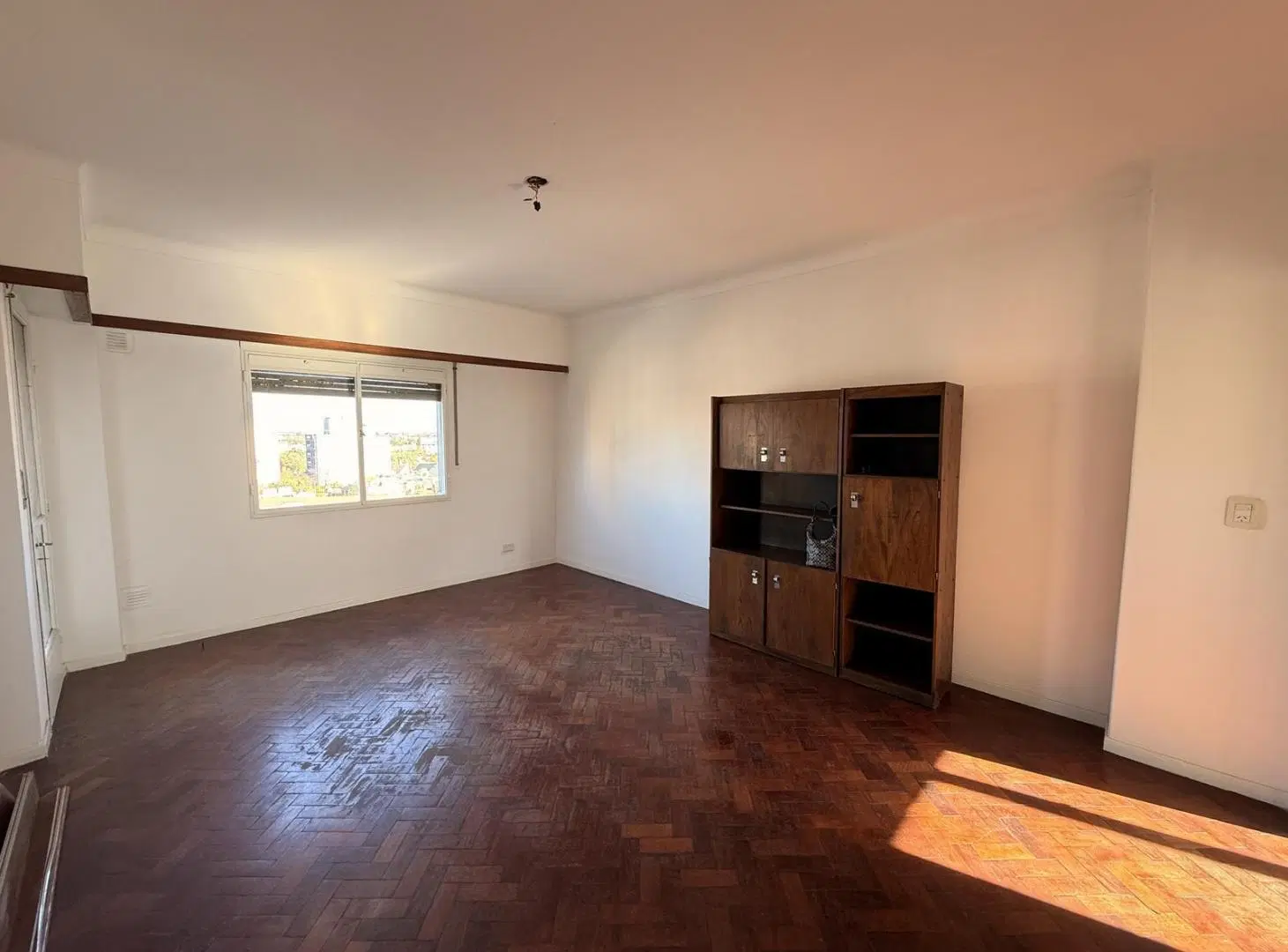 DEPARTAMENTO 3 AMBIENTES EN ALQUILER EN PARQUE CHACABUCO CON BALCÓN AL FRENTE 4