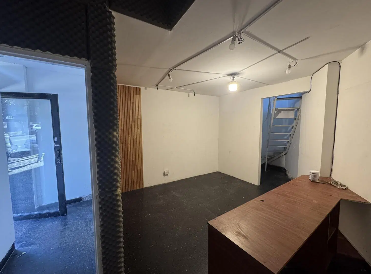 LOCAL COMERCIAL EN ALQUILER EN PARQUE CHACABUCO CON ESPACIO DE GUARDADO 4