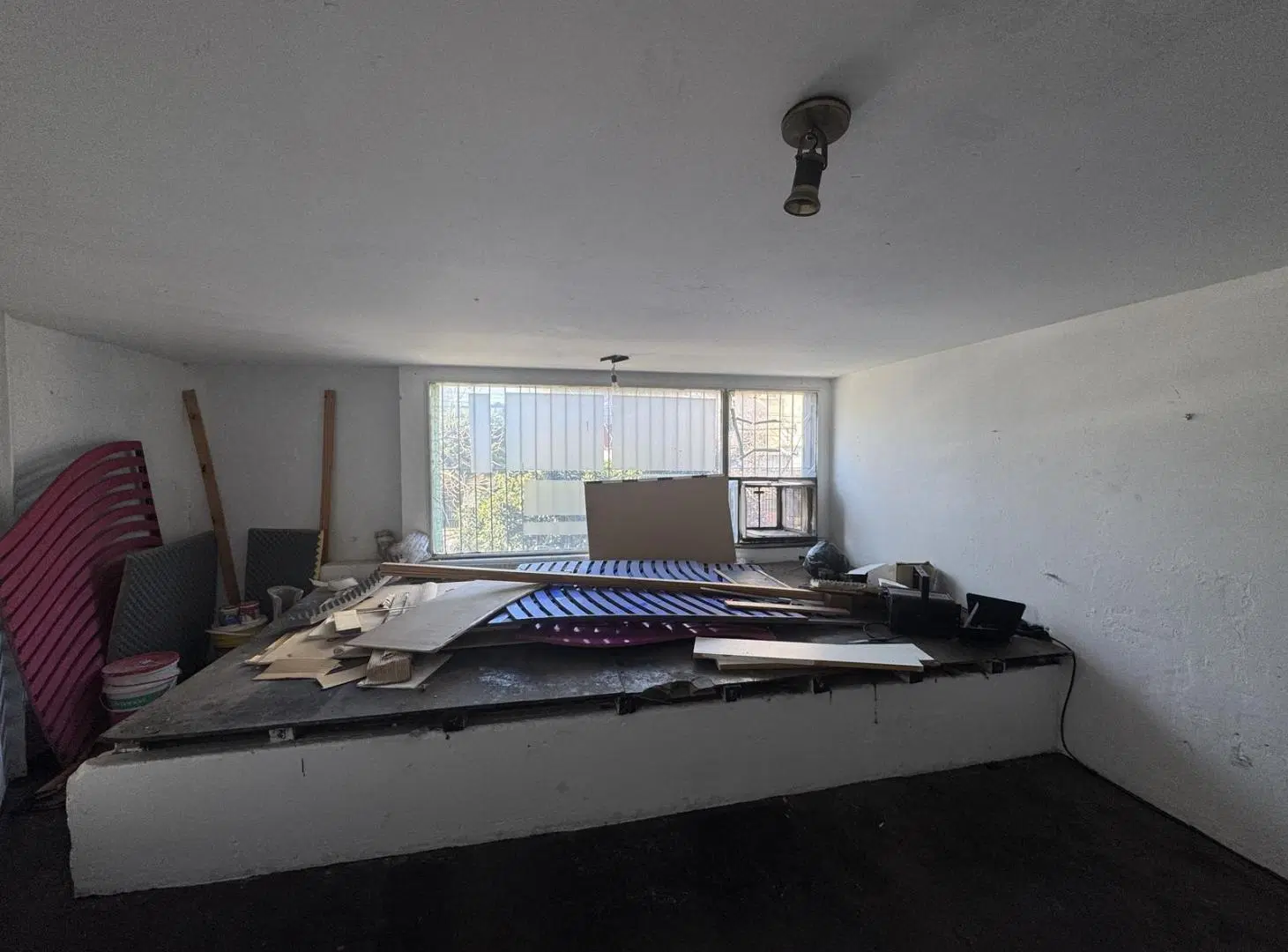 LOCAL COMERCIAL EN ALQUILER EN PARQUE CHACABUCO CON ESPACIO DE GUARDADO 2