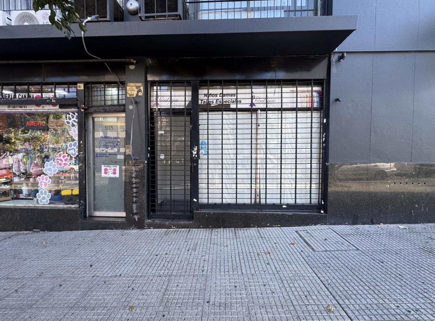 LOCAL COMERCIAL EN ALQUILER EN PARQUE CHACABUCO CON ESPACIO DE GUARDADO