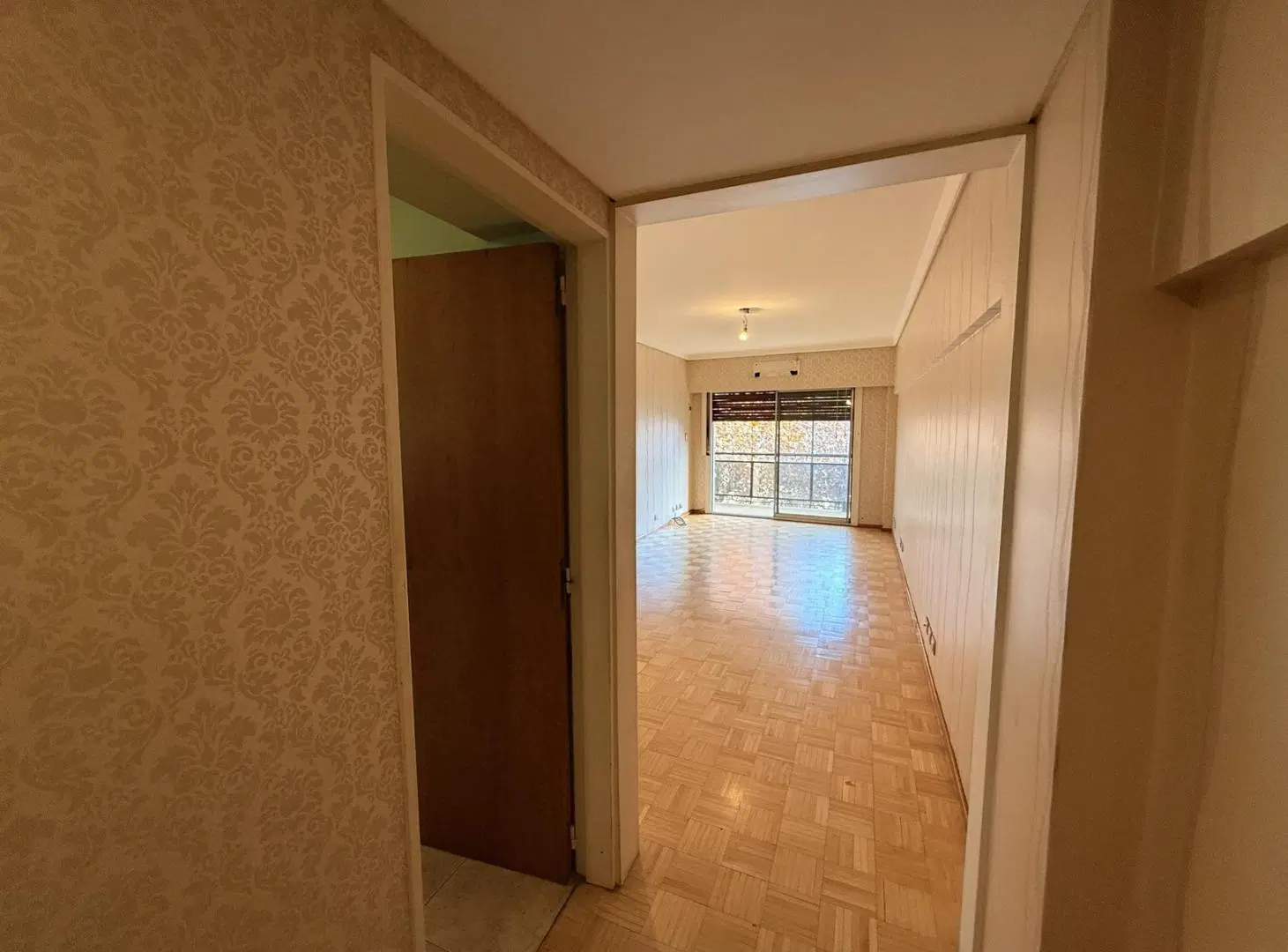 DEPARTAMENTO 4 AMBIENTES CON DEPENDENCIA EN ALQUILER EN CABALLITO CON BALCÓN CORRIDO 2