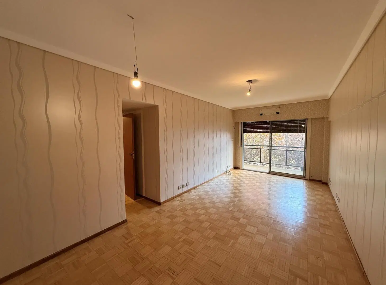 DEPARTAMENTO 4 AMBIENTES CON DEPENDENCIA EN ALQUILER EN CABALLITO CON BALCÓN CORRIDO 3