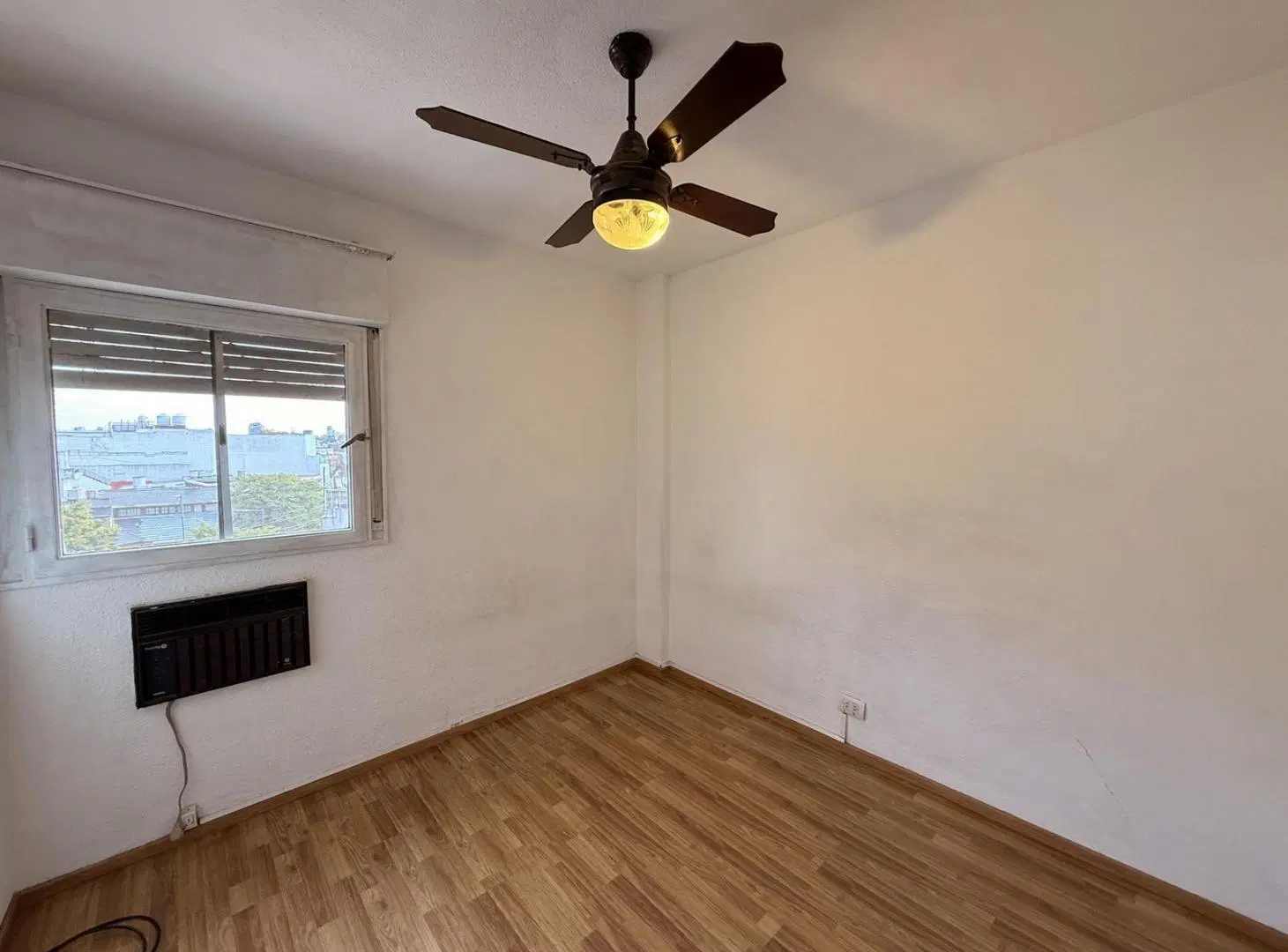 DEPARTAMENTO 4 AMBIENTES EN FLORESTA CON COCINA SEPARADA Y LAVADERO INDEPENDIENTE 3