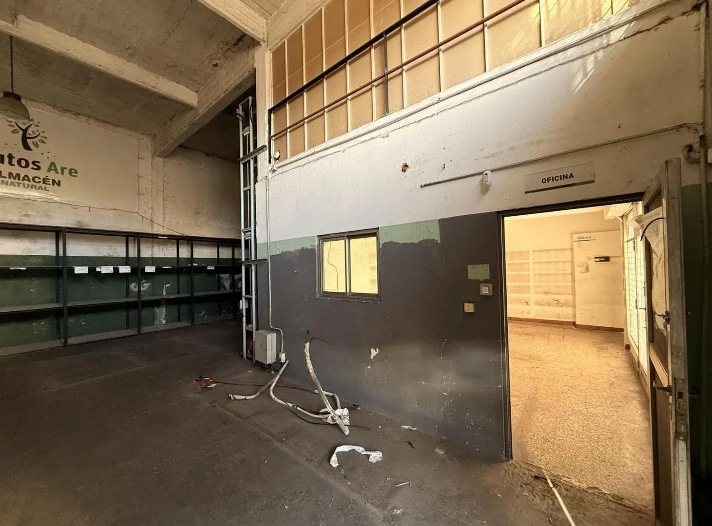 GALPÓN CON LOCAL COMERCIAL EN ALQUILER EN PARQUE CHACABUCO 5