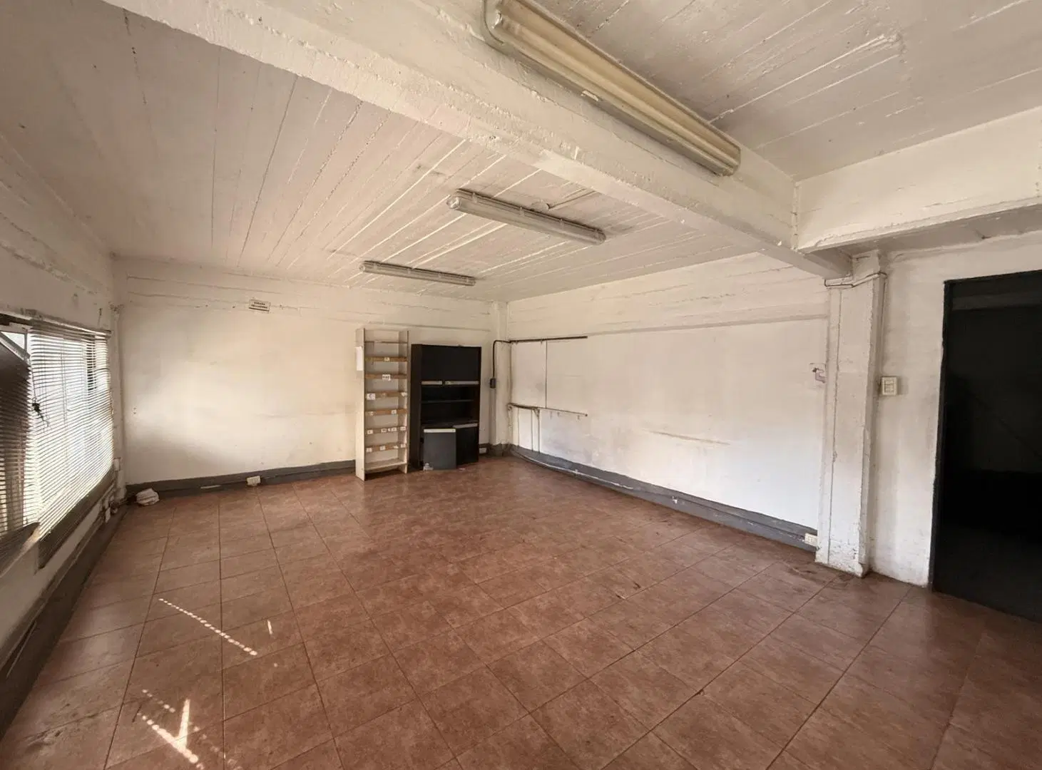 GALPÓN CON LOCAL COMERCIAL EN ALQUILER EN PARQUE CHACABUCO 3
