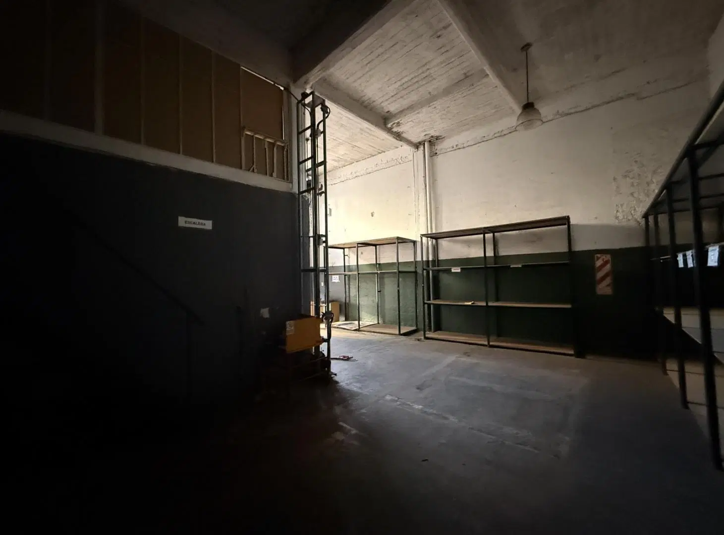 GALPÓN CON LOCAL COMERCIAL EN ALQUILER EN PARQUE CHACABUCO 2