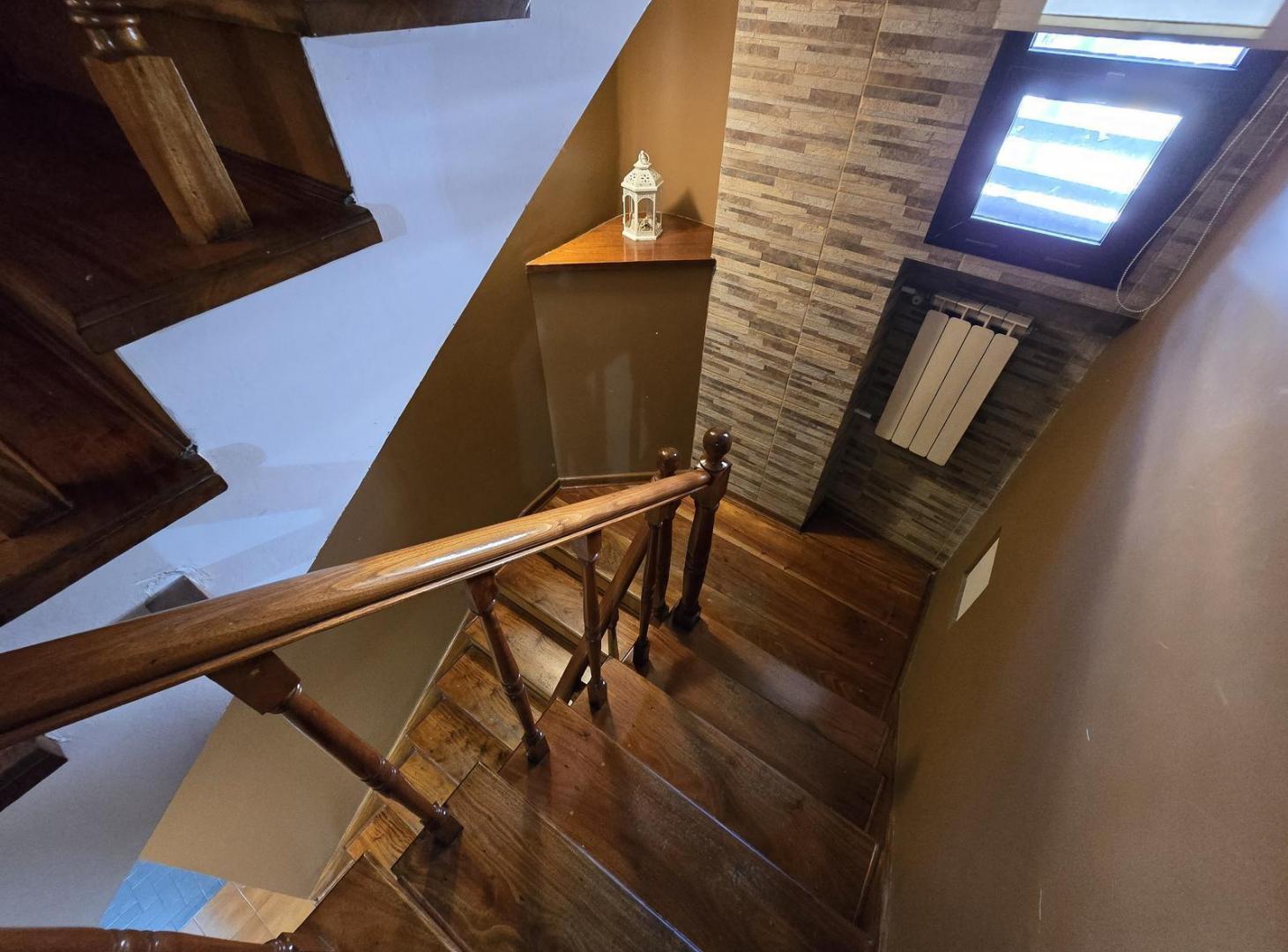 Foto de CASA EN ESQUINA EN VENTA EN BOEDO CON PATIO, PARRILLA, ASCENSOR Y COCHERA PARA MÁS DE 3 AUTOS, imagen 5